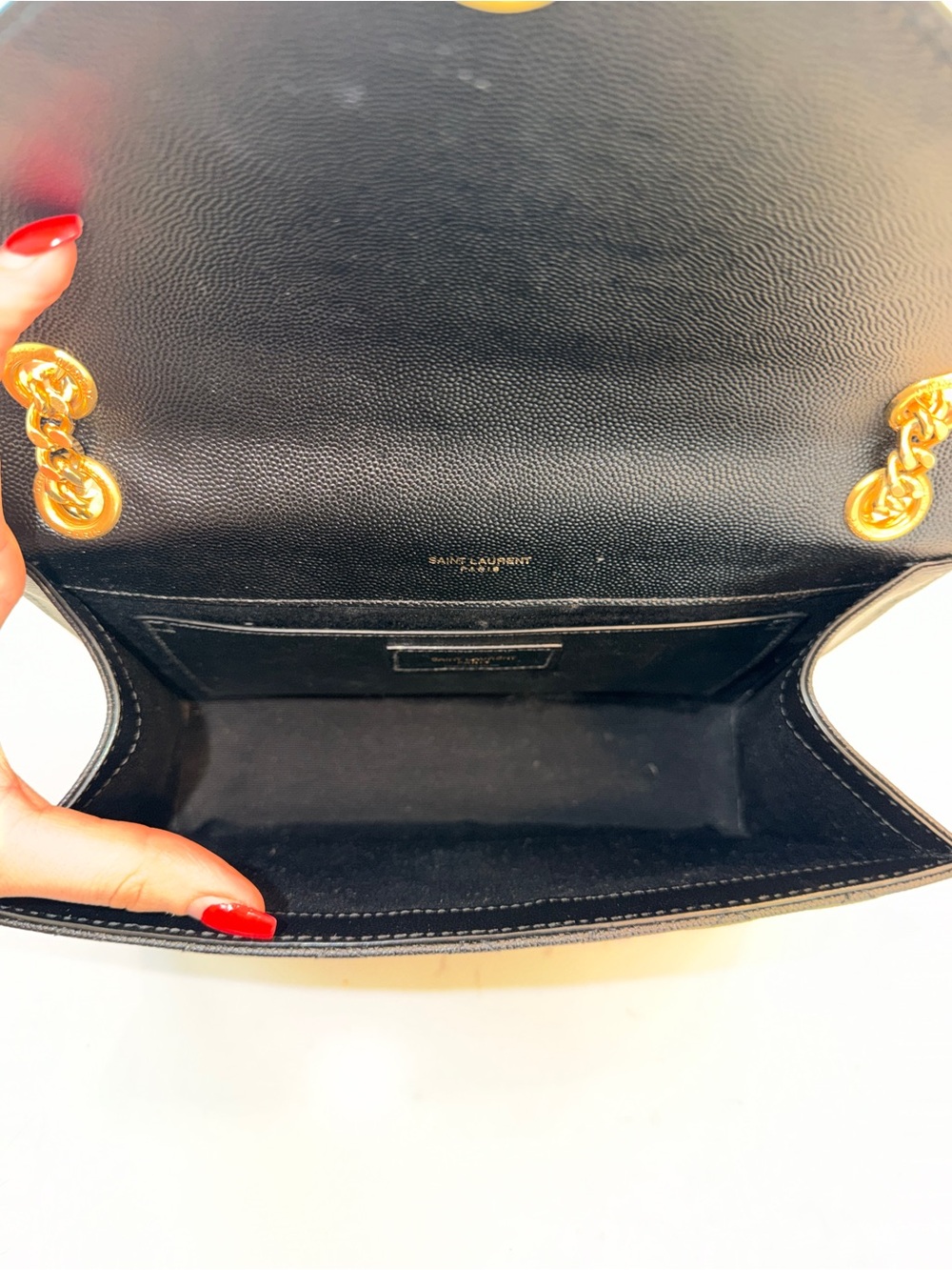 AUTHENTIC YSL Envelope Triquilt Medium Shoulder Bag in Black Grained Leather. - Picture 13 of 16